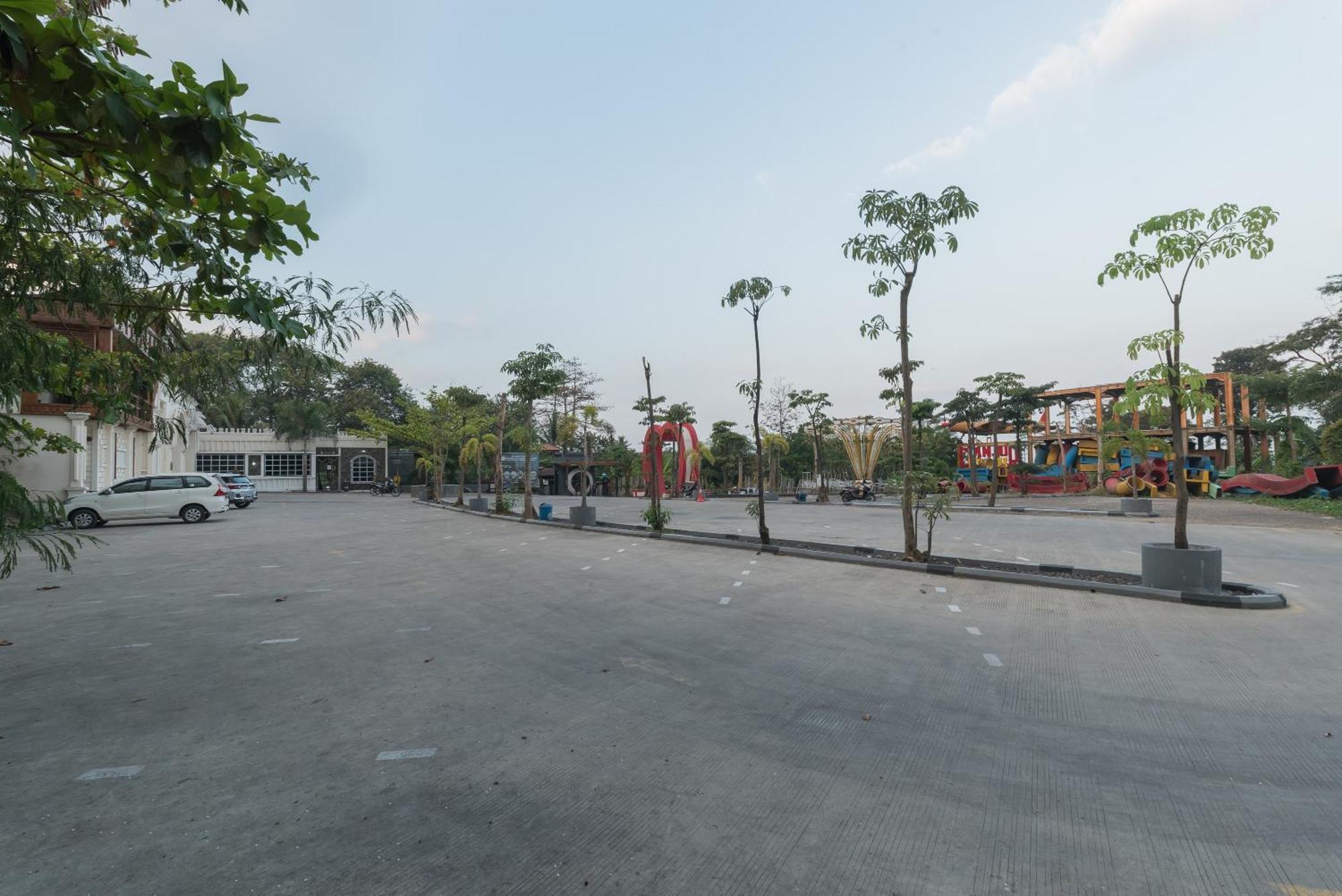 Urbanview Hotel Cianjur City Park By Reddoorz Exterior photo