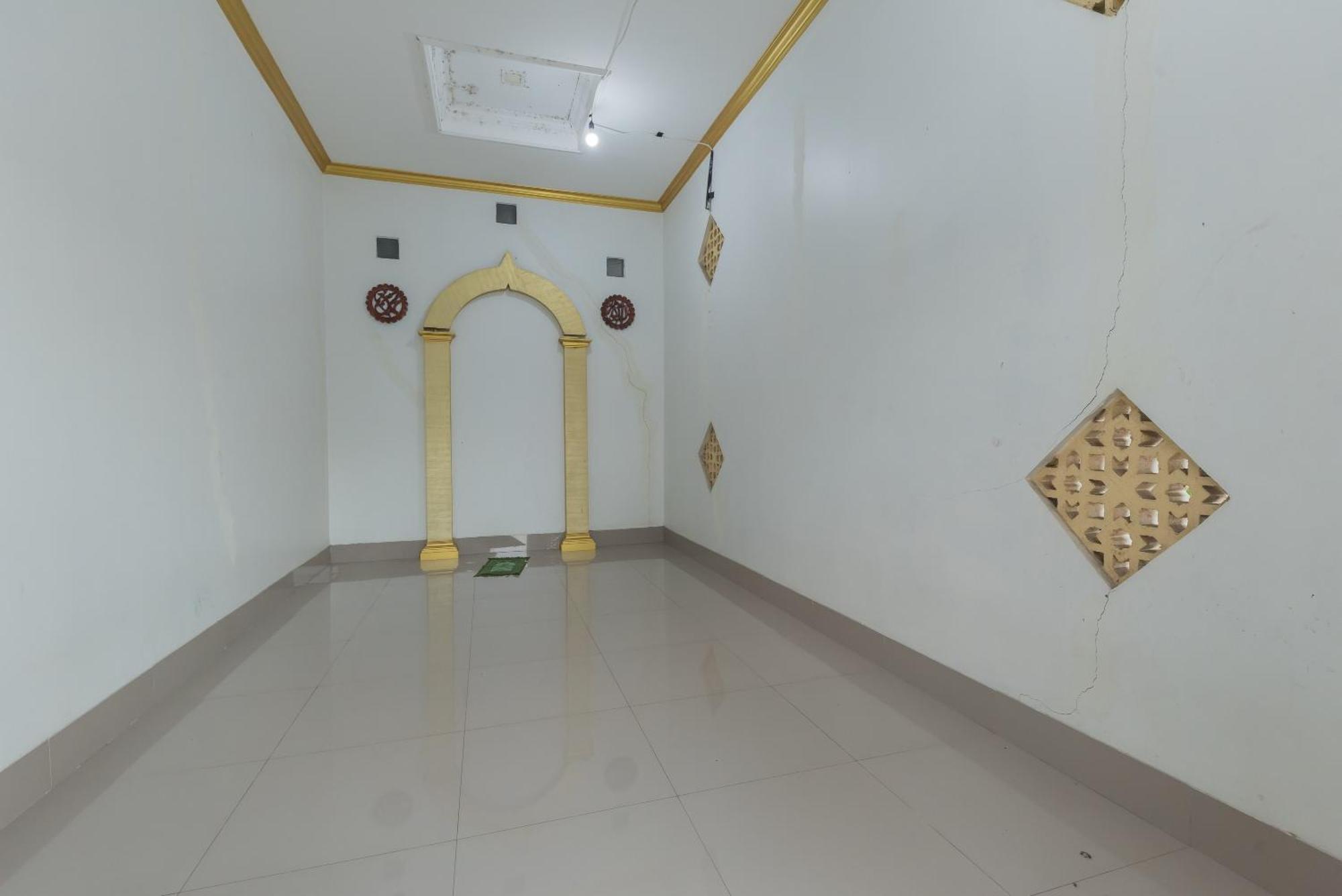 Urbanview Hotel Cianjur City Park By Reddoorz Exterior photo